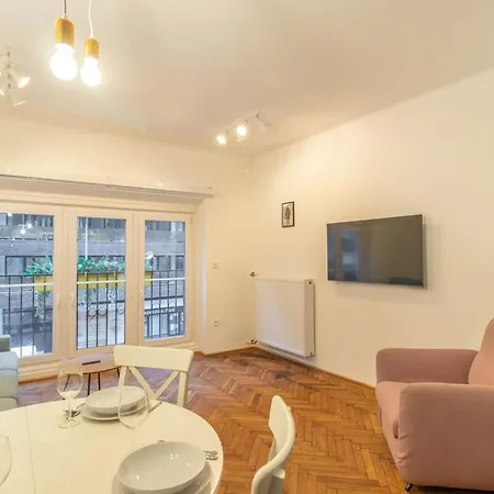2bdr Bohemian Soho By Nw شقة