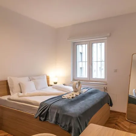 2bdr Bohemian Soho By Nw Budapest