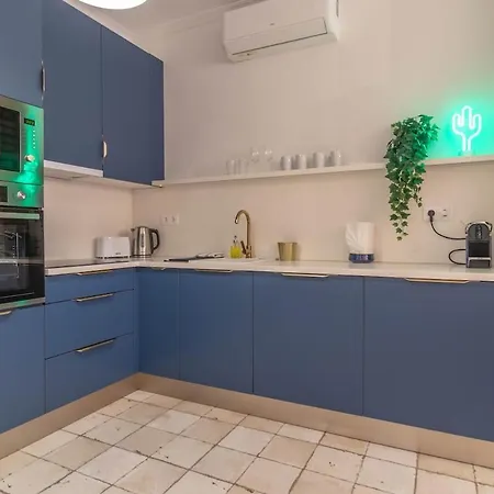 2bdr Bohemian Soho By Nw Budapest