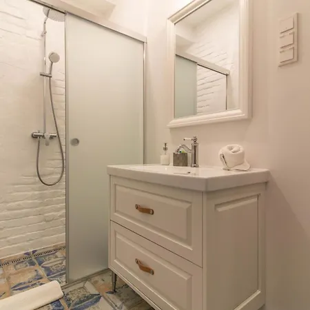 2bdr Bohemian Soho By Nw * Budapest