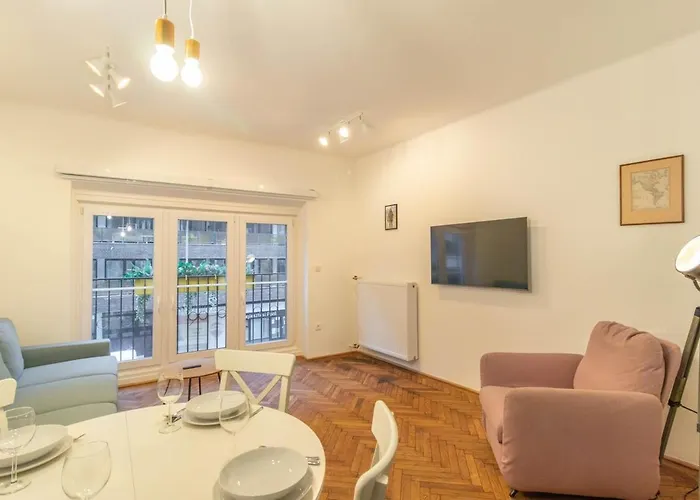 2bdr Bohemian Soho By Nw Apartament